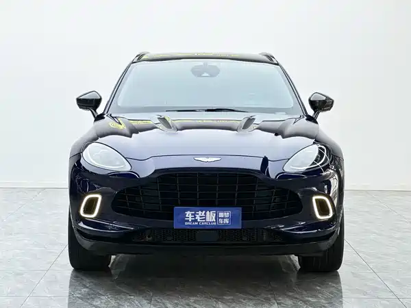 Aston Martin DBX 2022