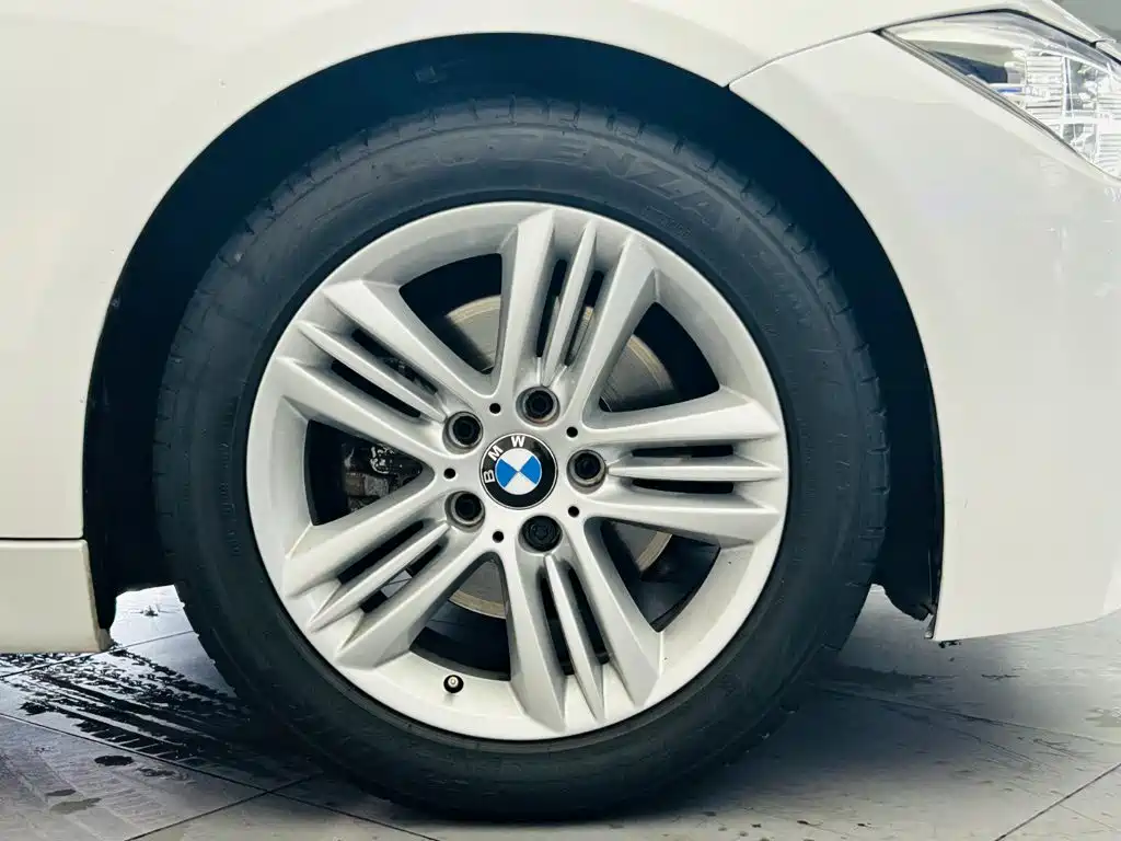 BMW 3 Series 2017 — фото 10