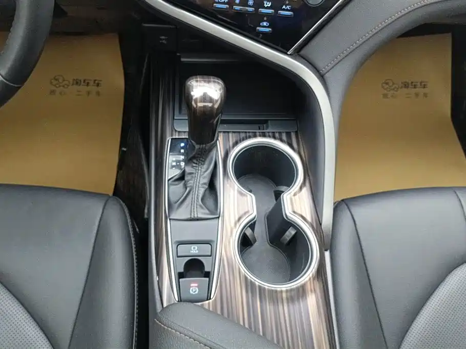 Toyota Camry 2020 — фото 16