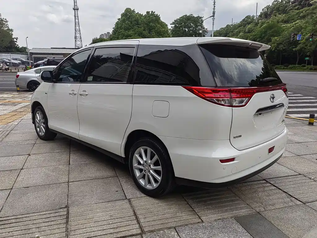 Toyota Previa 2017 — фото 8