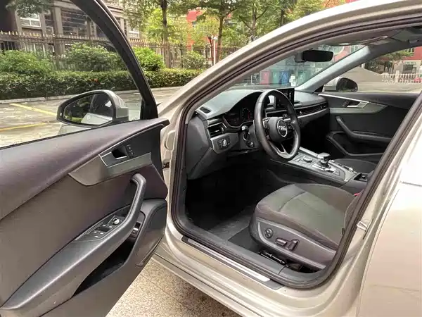 Audi A4L 2019
