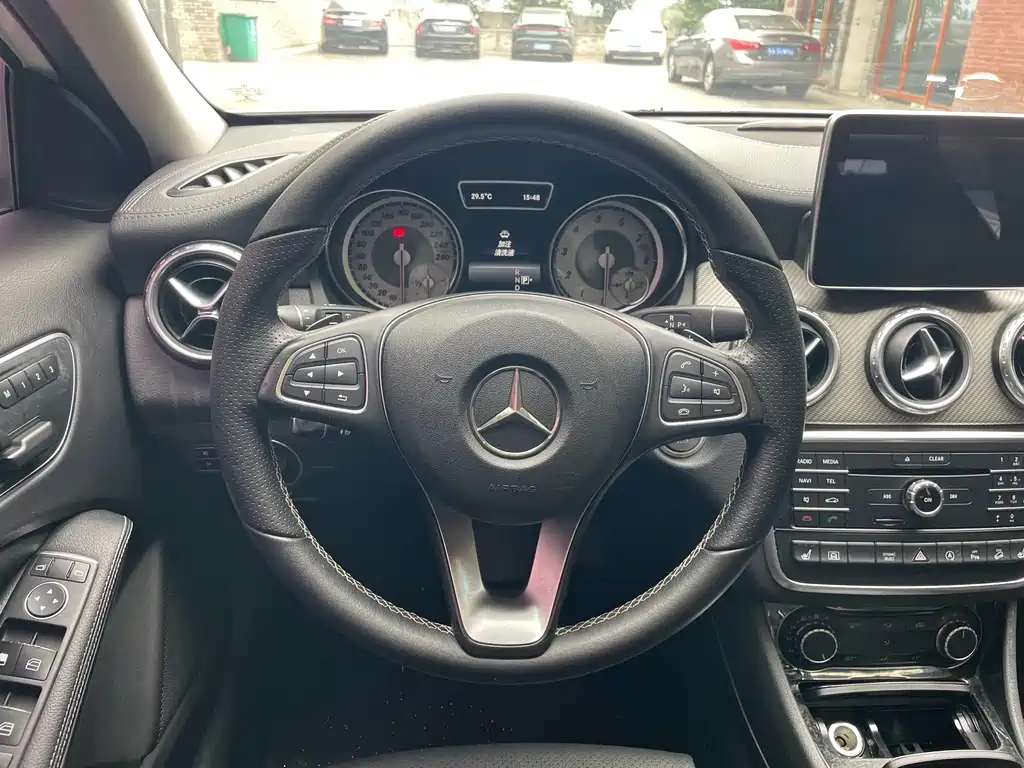 Mercedes-Benz GLA 2016 — фото 11