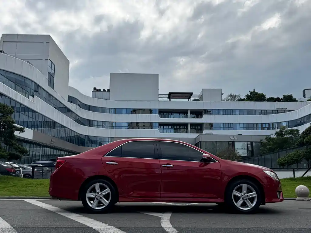 Toyota Camry 2014 — фото 16