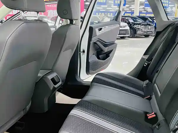 Volkswagen Sagitar 2024