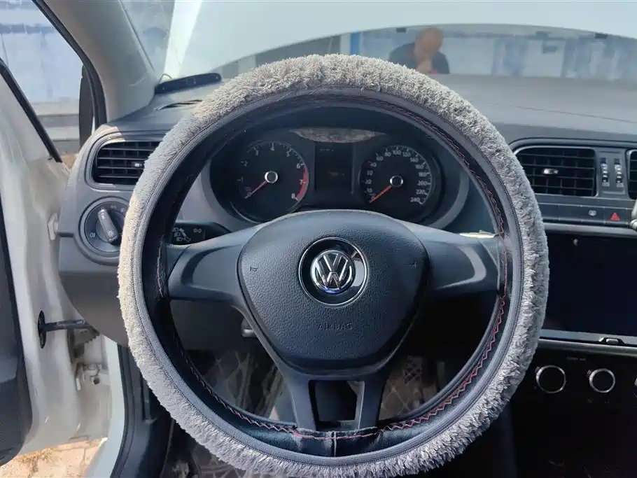 Volkswagen Polo 2017 — фото 15