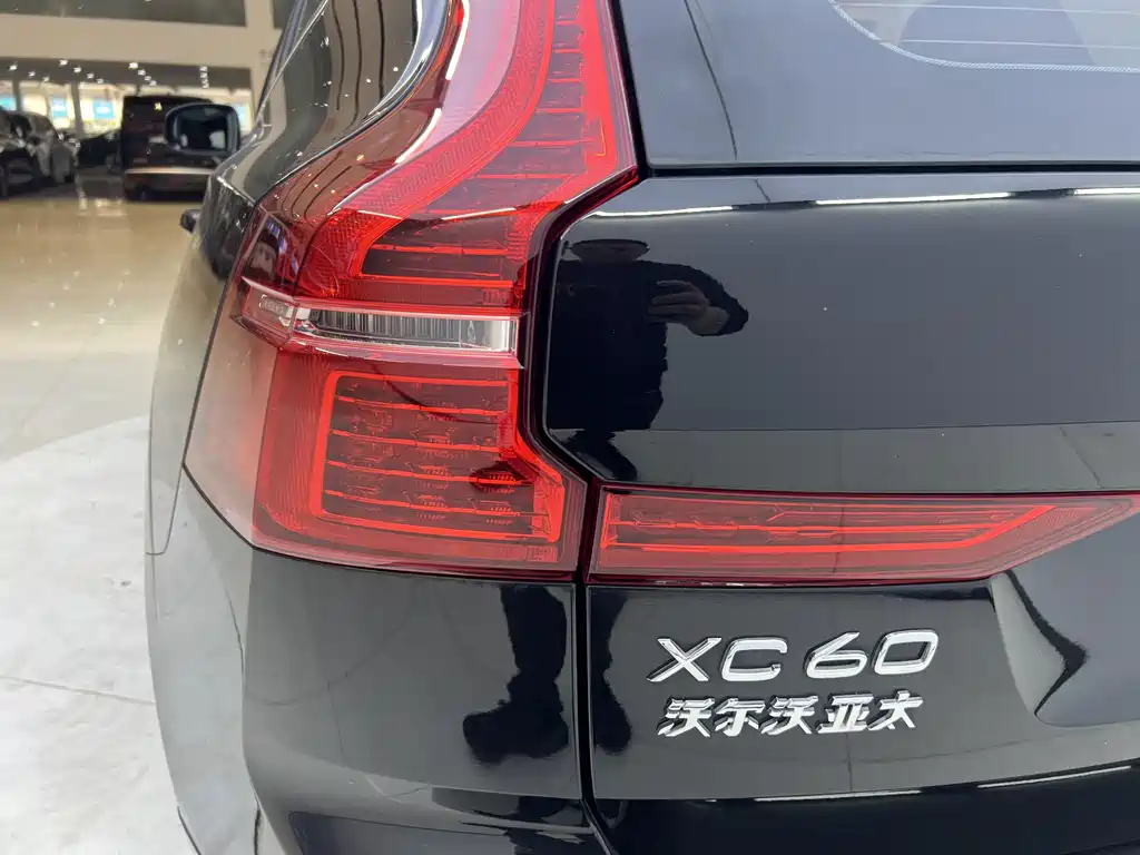 Volvo XC60 2025 — фото 8