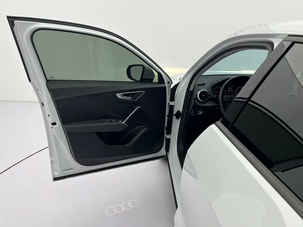 Audi Q2L 2022 — фото 22