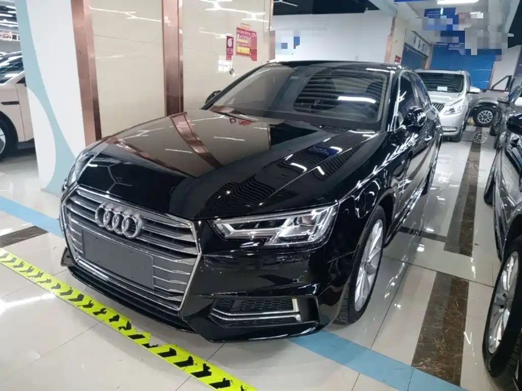 Audi A4L 2018 — фото 1