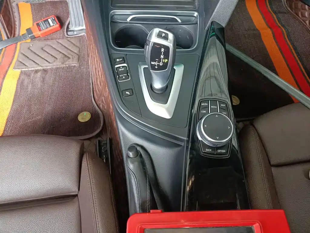 BMW 3 Series 2019 — фото 11