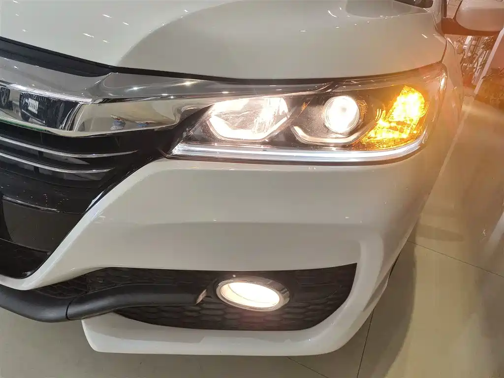 Honda Accord 2016 — фото 18