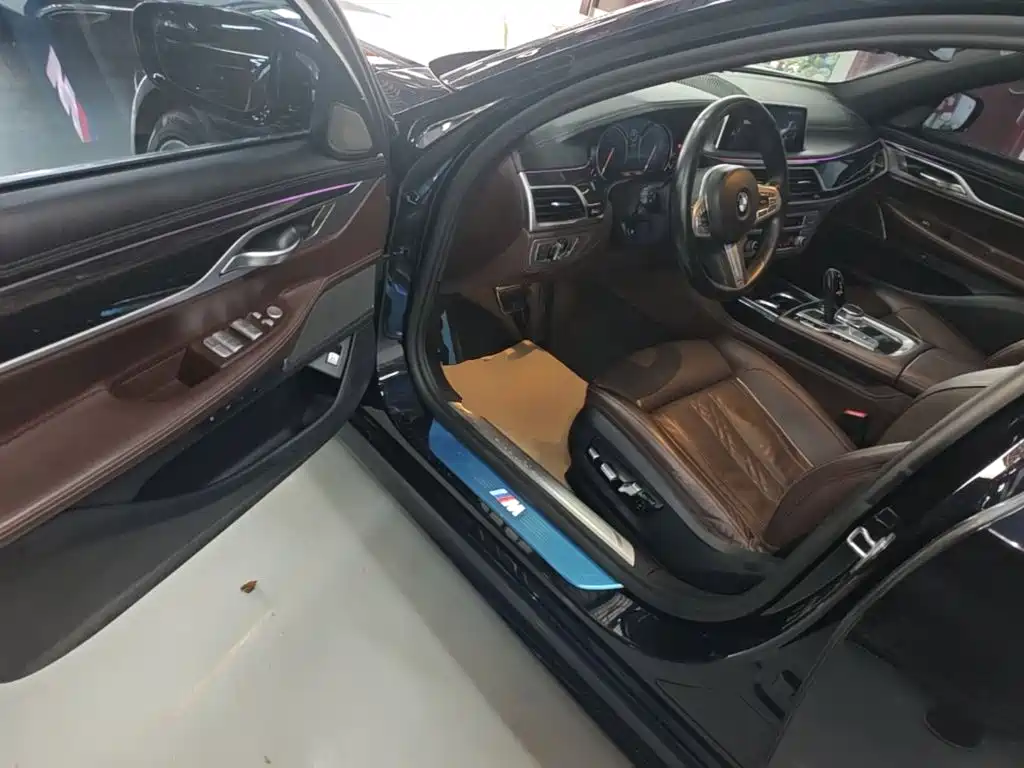BMW 7 Series 2019 — фото 16