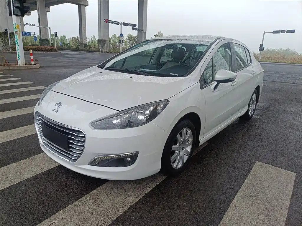 Peugeot 308 2015 — фото 1