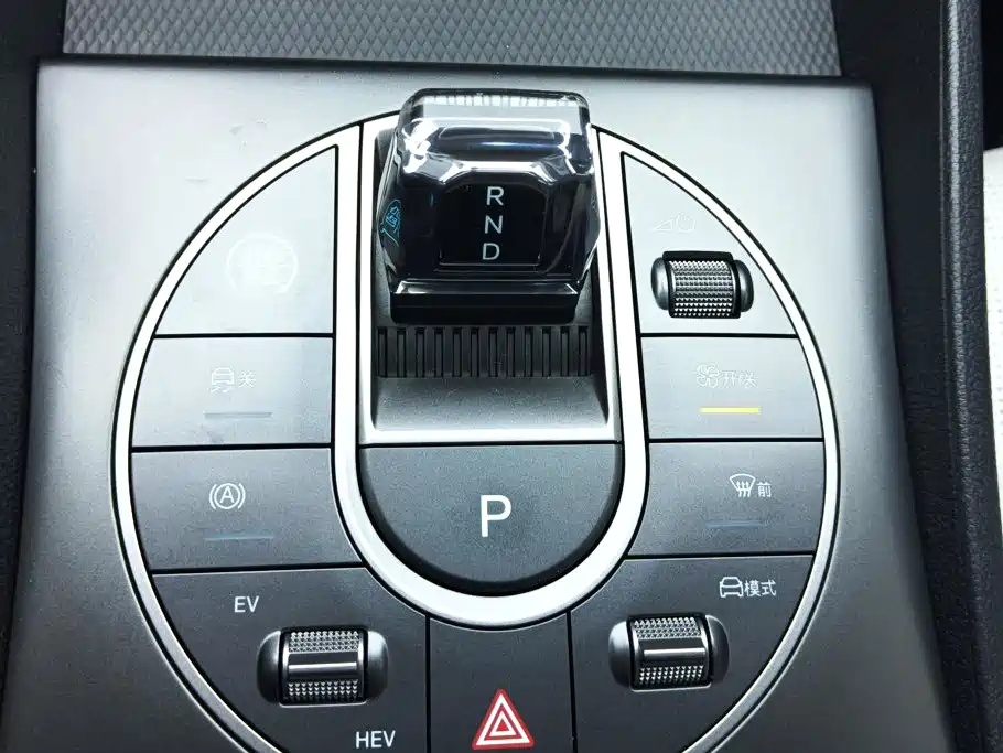 BYD Seal 05 DM-i 2025 — фото 16