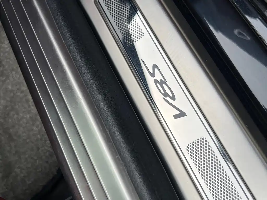 Bentley Flying Spur 2018 — фото 21