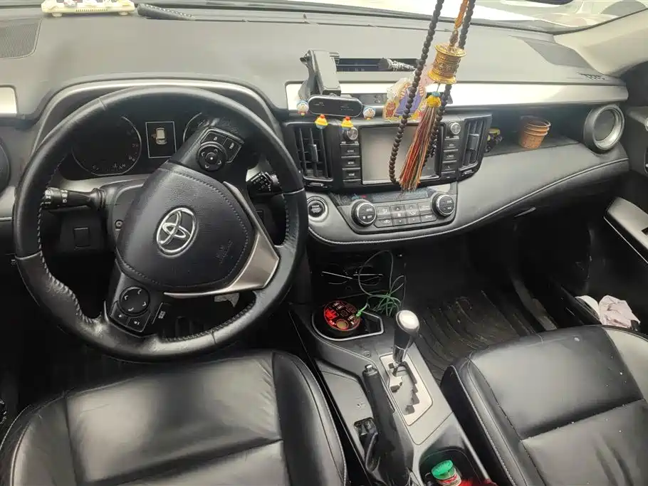 Toyota RAV4 2017 — фото 12