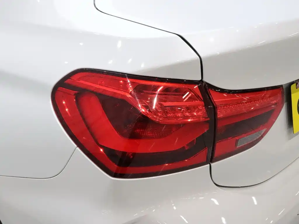 BMW 1 Series 2022 — фото 19