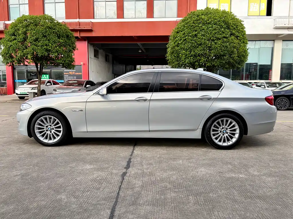 BMW 5 Series 2013 — фото 15