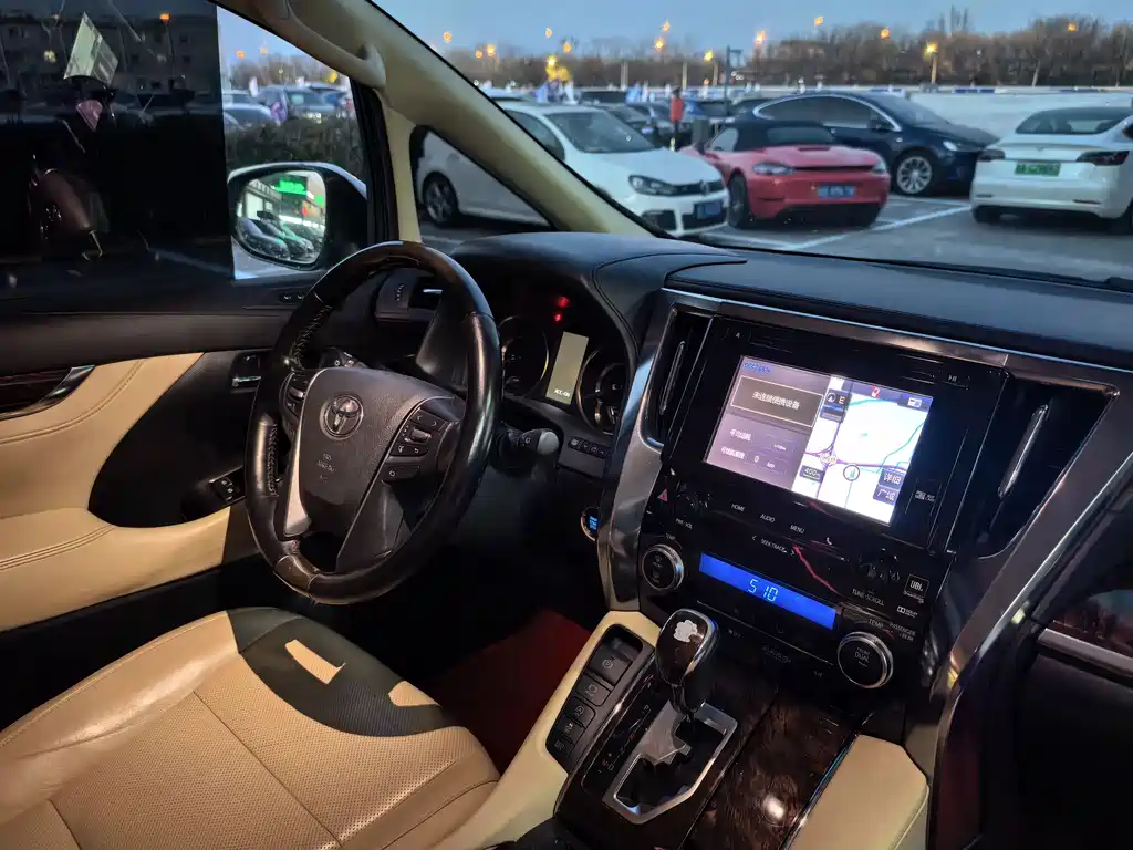 Toyota Alphard 2018 — фото 11
