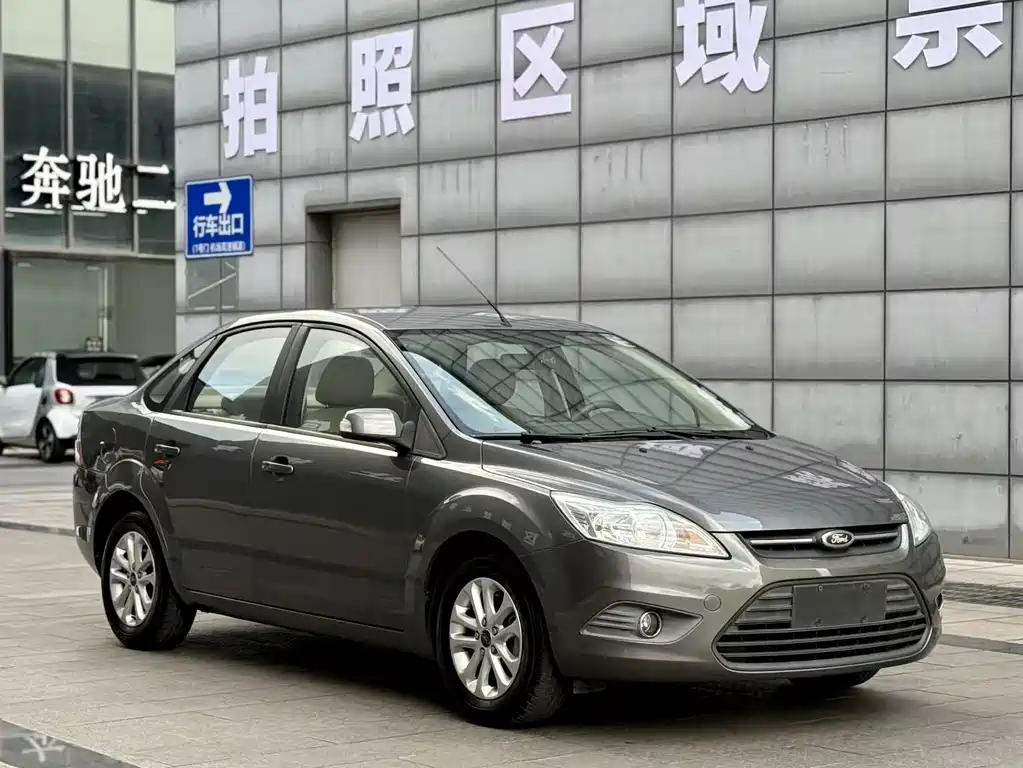 Ford Focus 2014 — фото 3