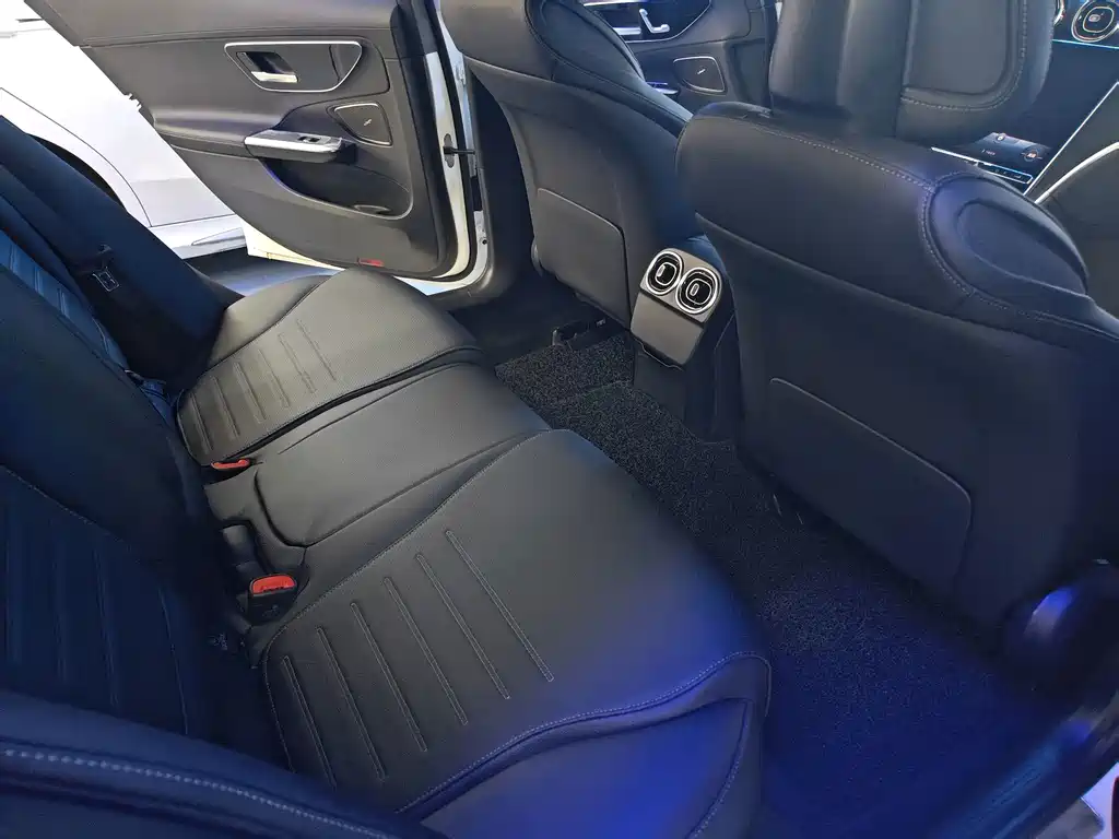 Mercedes-Benz C-Class 2022 — фото 17
