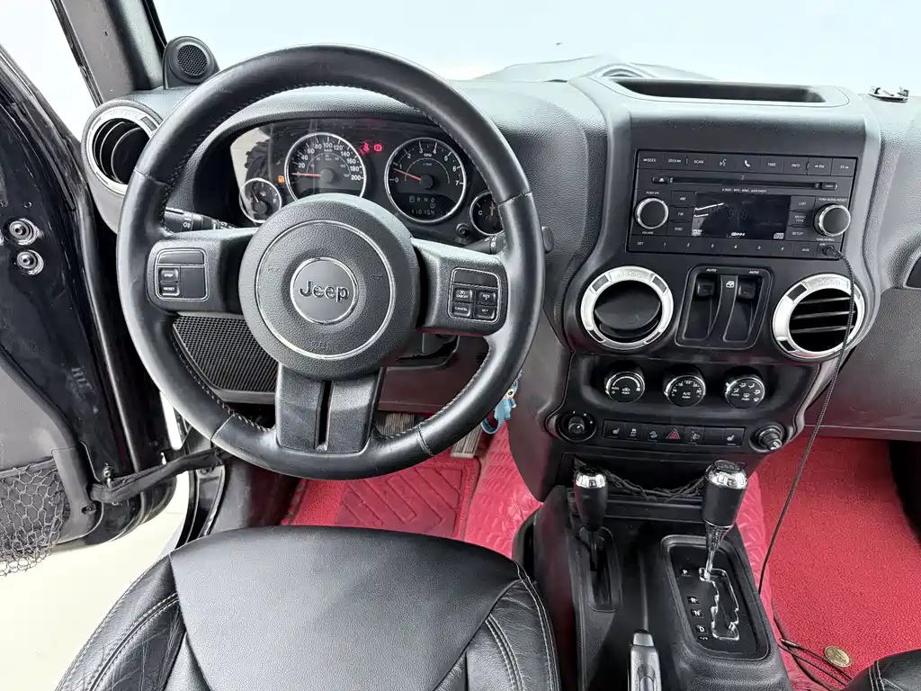 Jeep Wrangler 2014 — фото 9