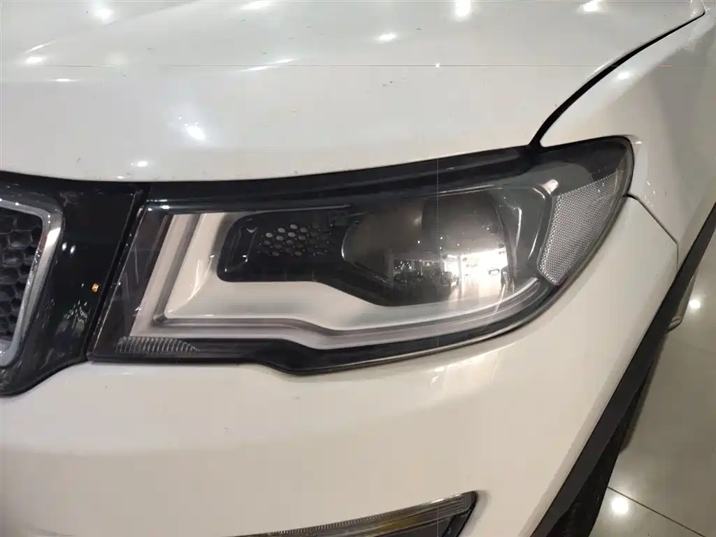Jeep Compass 2018 — фото 18