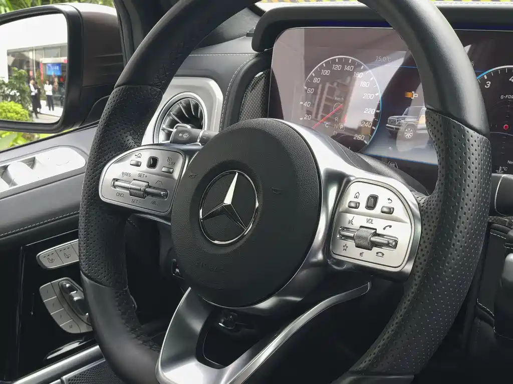 Mercedes-Benz G-Class 2025 — фото 10