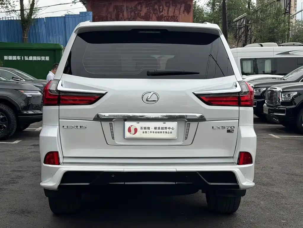 Lexus LX 2020 — фото 16