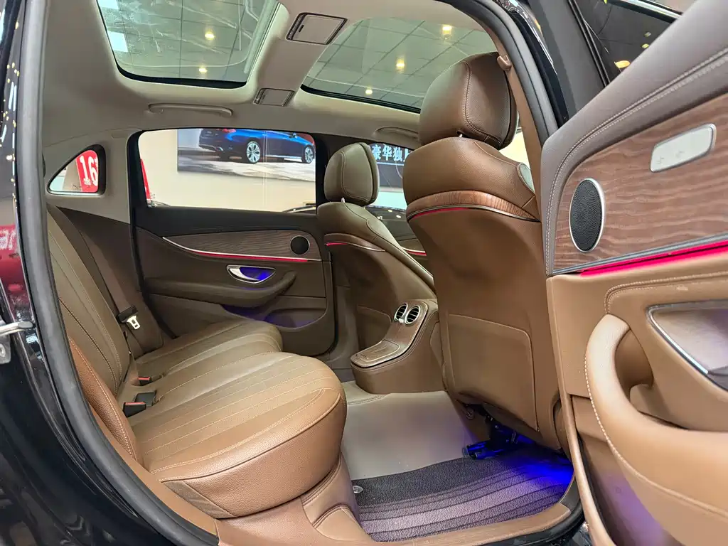 Mercedes-Benz E-Class 2022 — фото 15