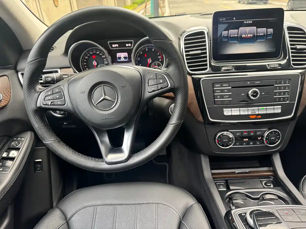 Mercedes-Benz GLE 2016 — фото 12