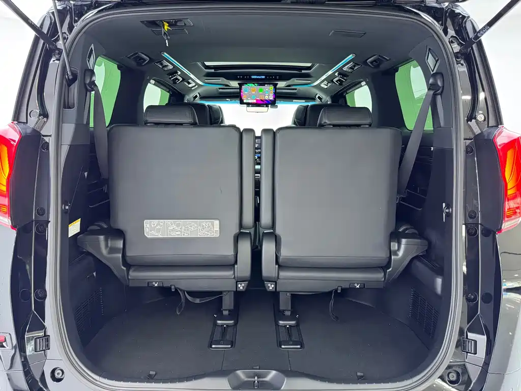 Toyota Alphard 2022 — фото 11