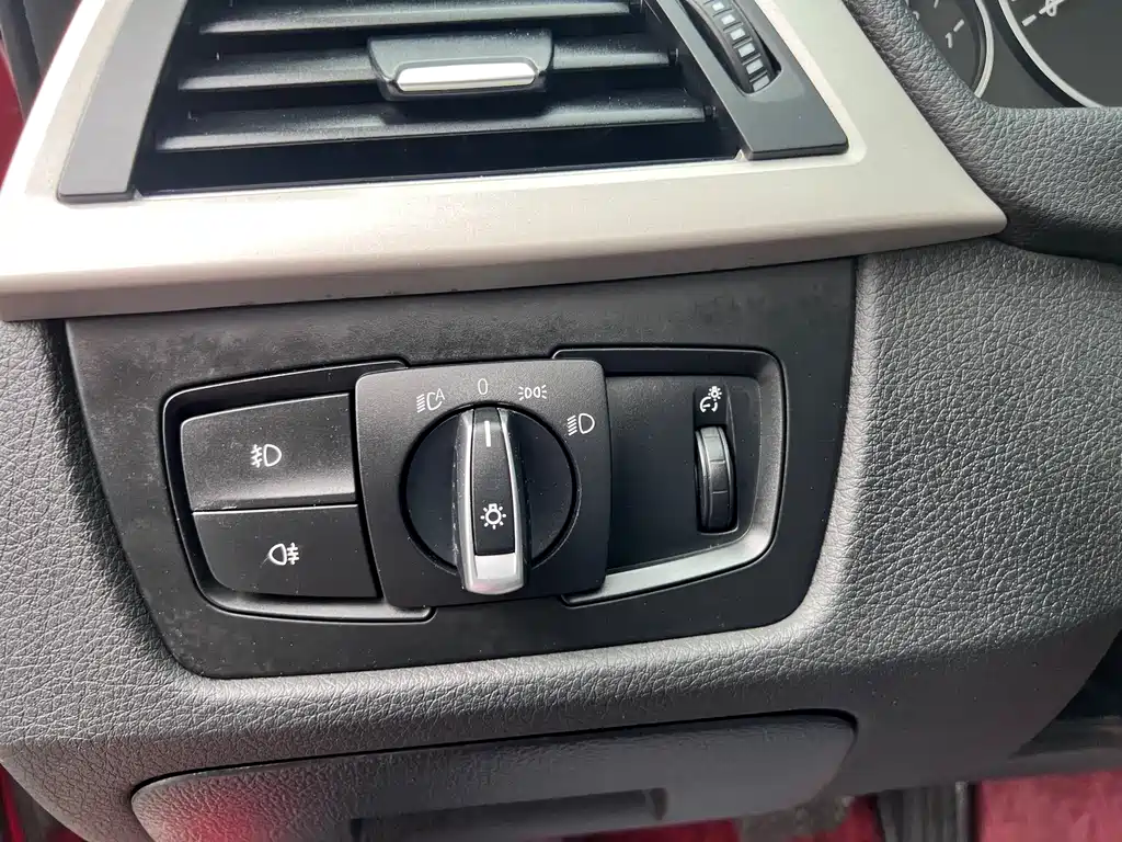 BMW 3 Series 2016 — фото 10