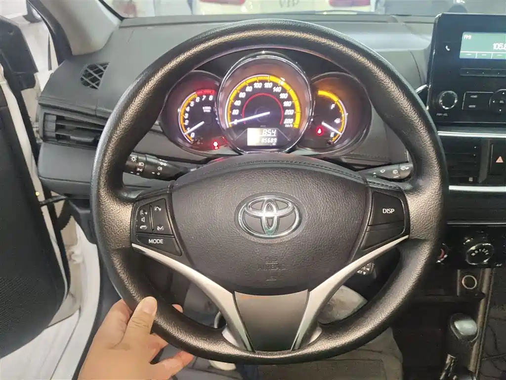 Toyota Yaris L 2023 — фото 11
