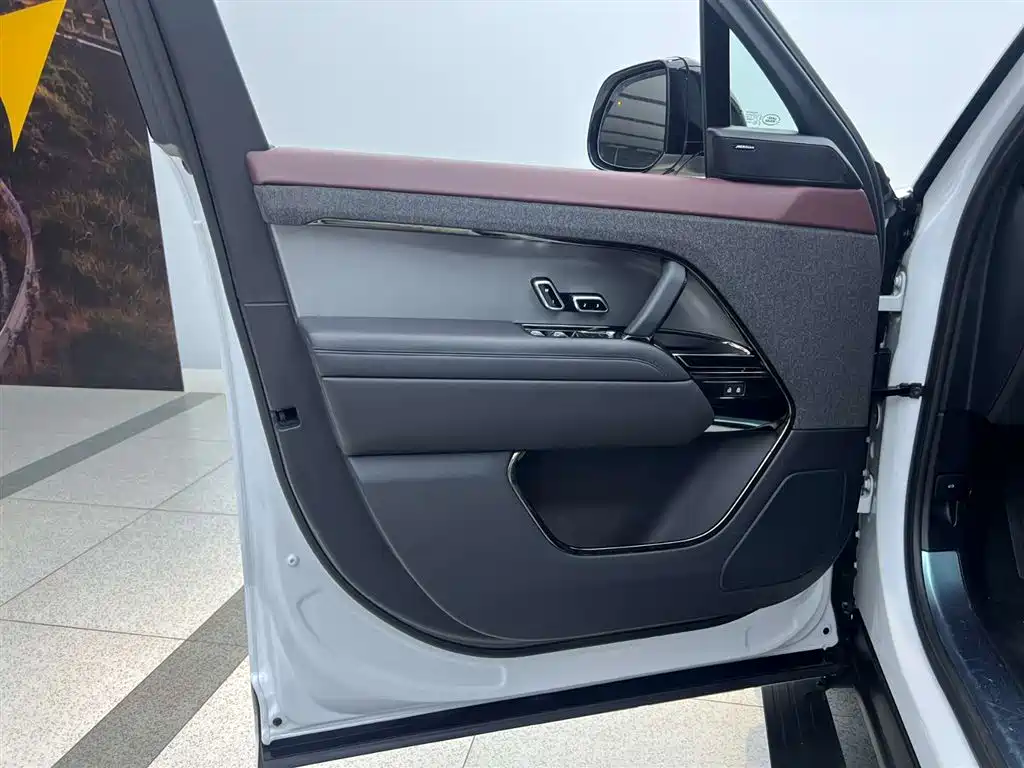 Land Rover Sport 2023 — фото 15