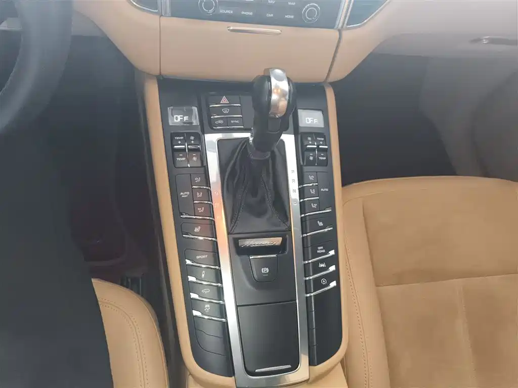 Porsche Macan 2017 — фото 14