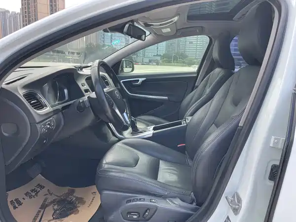 Volvo V60 2016