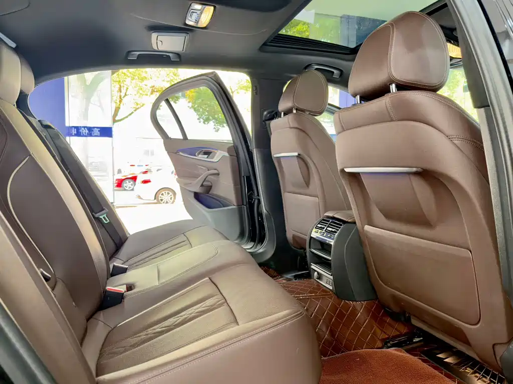 BMW 5 Series 2022 — фото 14