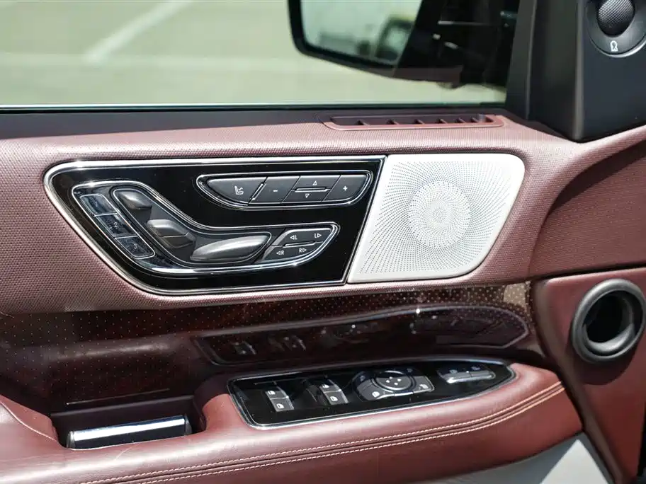 Lincoln Navigator 2022 — фото 15