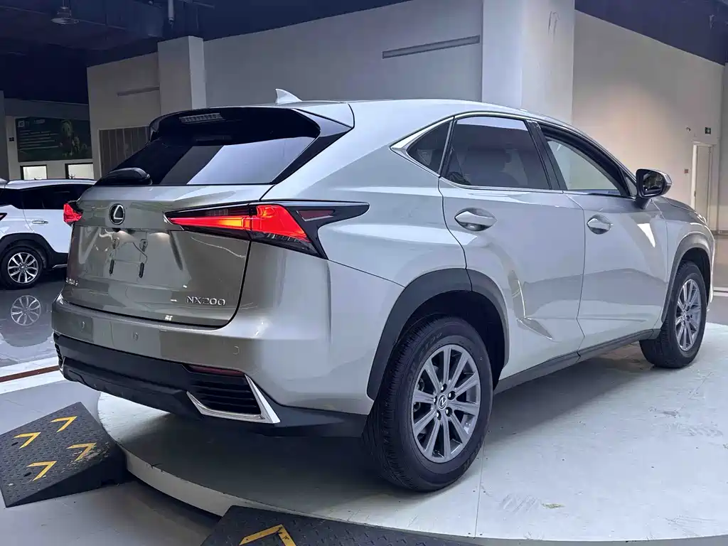 Lexus NX 2020 — фото 6