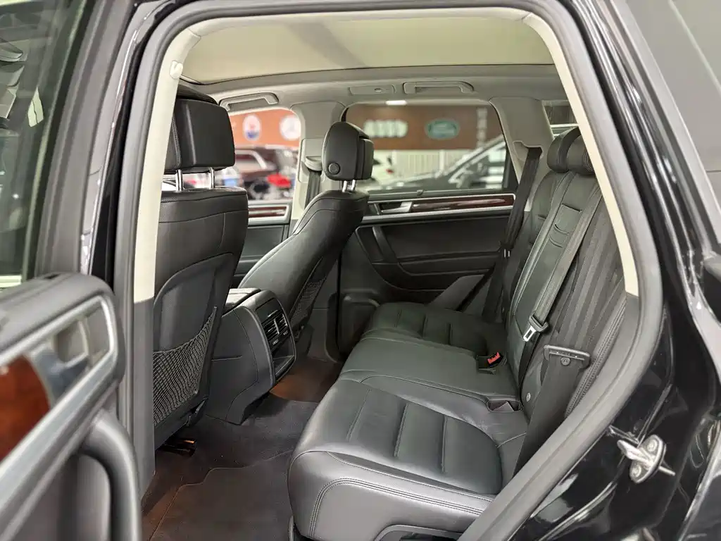 Volkswagen Touareg 2015 — фото 11