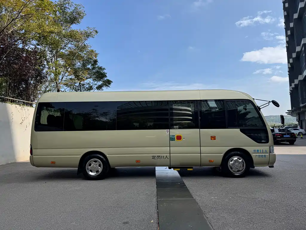 Toyota Coaster 2023 — фото 4