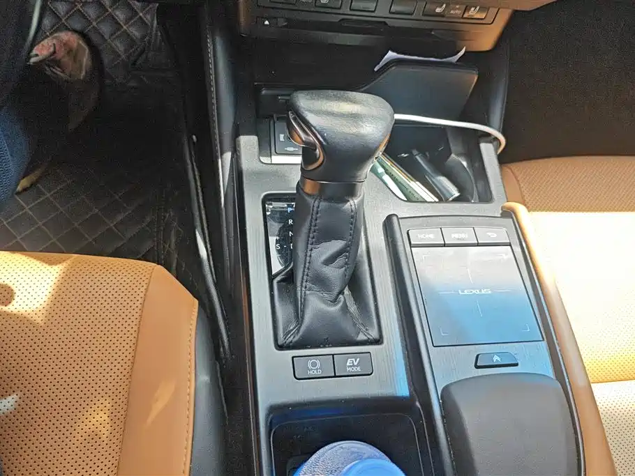 Lexus ES 2022 — фото 16
