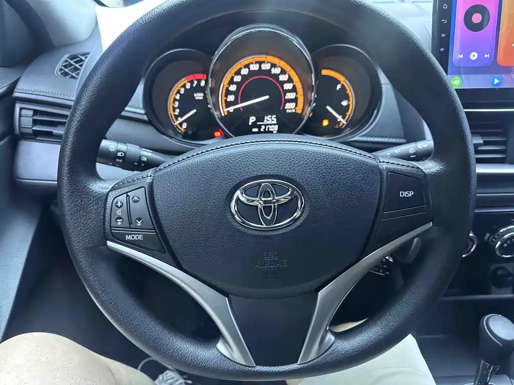 Toyota Yaris L 2022 — фото 12