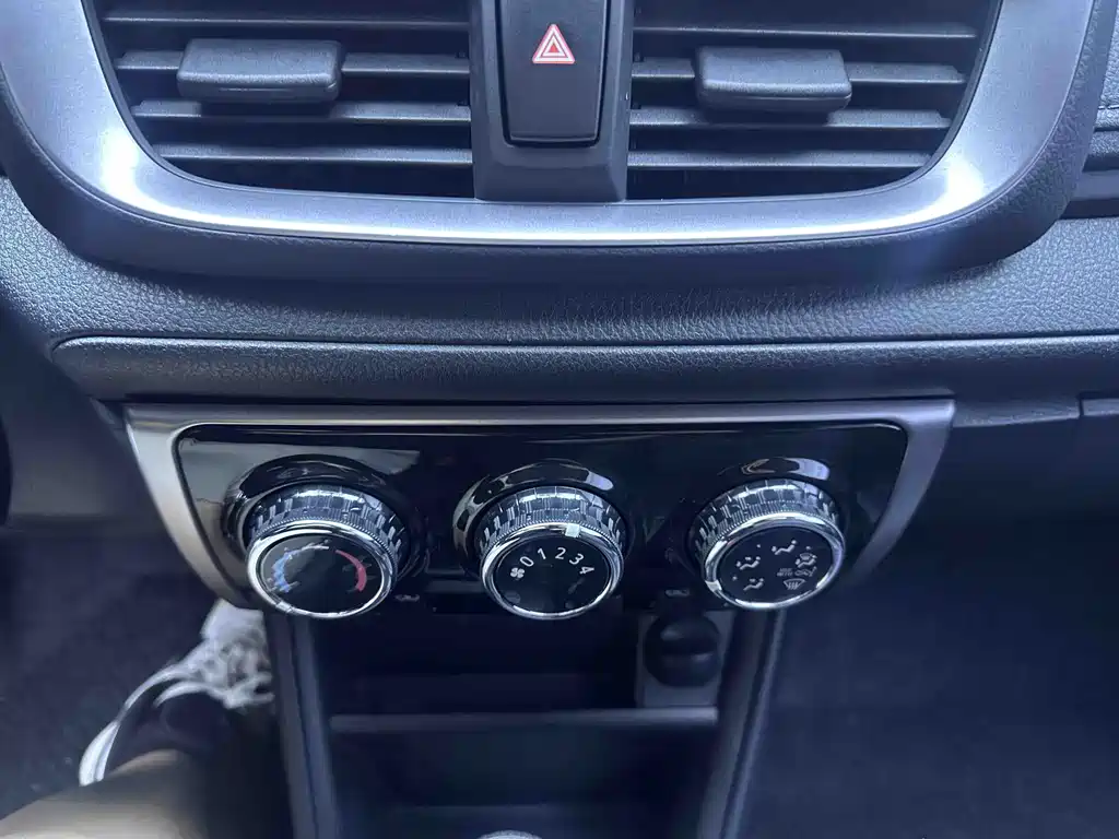 Toyota Yaris L 2022 — фото 14