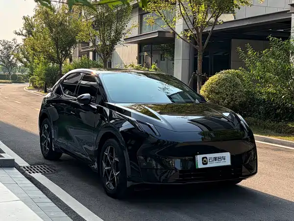 Lynk & Co Z20 2025