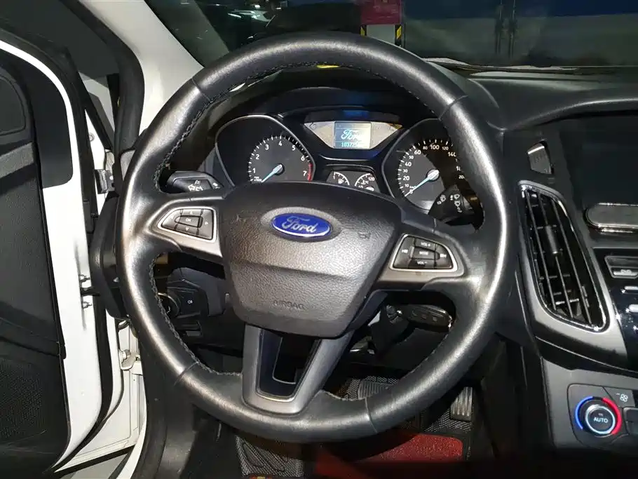 Ford Focus 2017 — фото 15