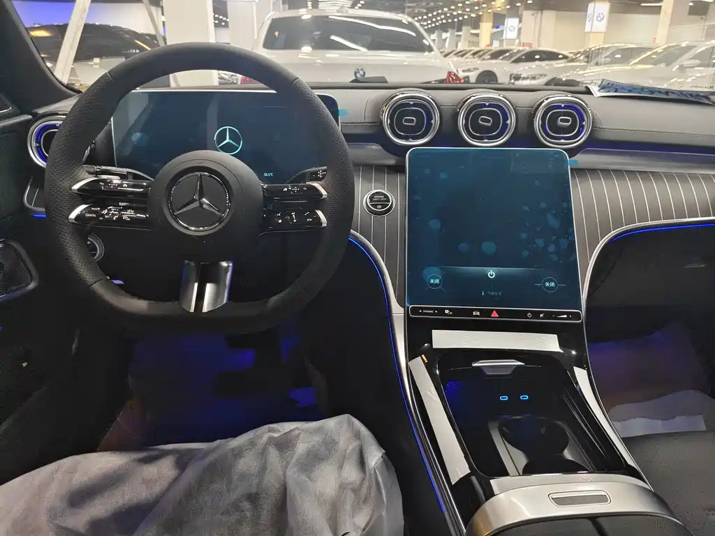 Mercedes-Benz C-Class 2025 — фото 12