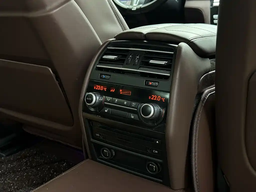BMW 7 Series 2014 — фото 19
