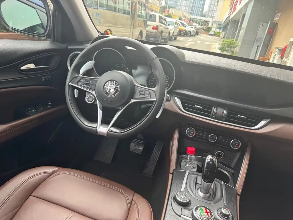 Alfa Romeo Stelvio 2019