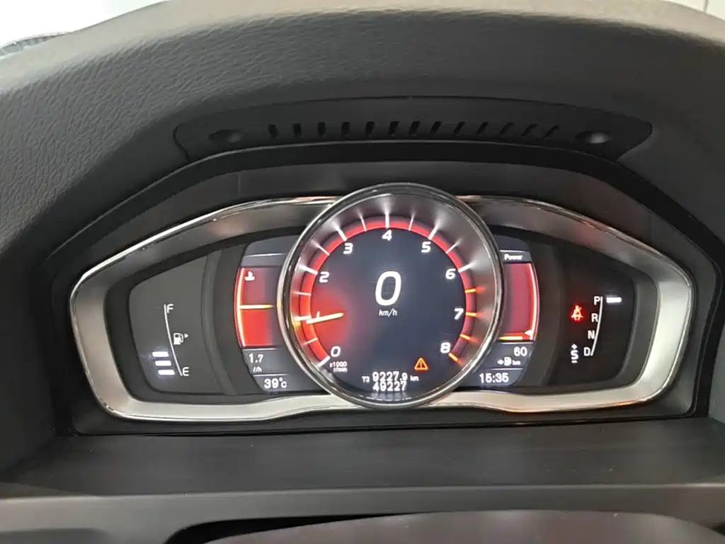 Volvo S60 2017 — фото 12
